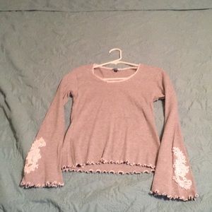 Cute bell sleeve, says medium, more like a small,